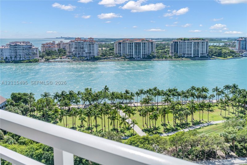 Comprar apartamento no South Pointe Tower 1807