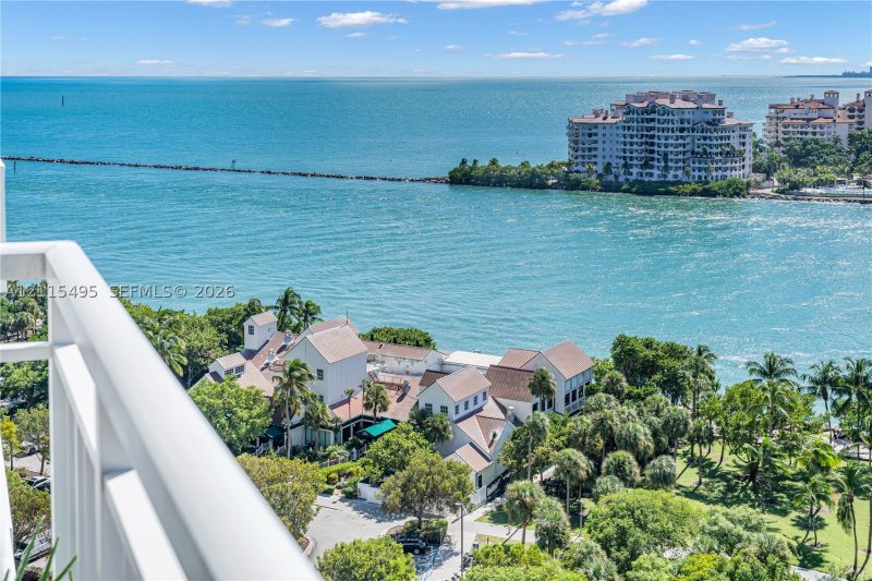 Comprar apartamento no South Pointe Tower 1807