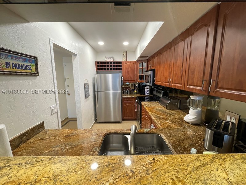Apartment for rent at Alexander Towers 105