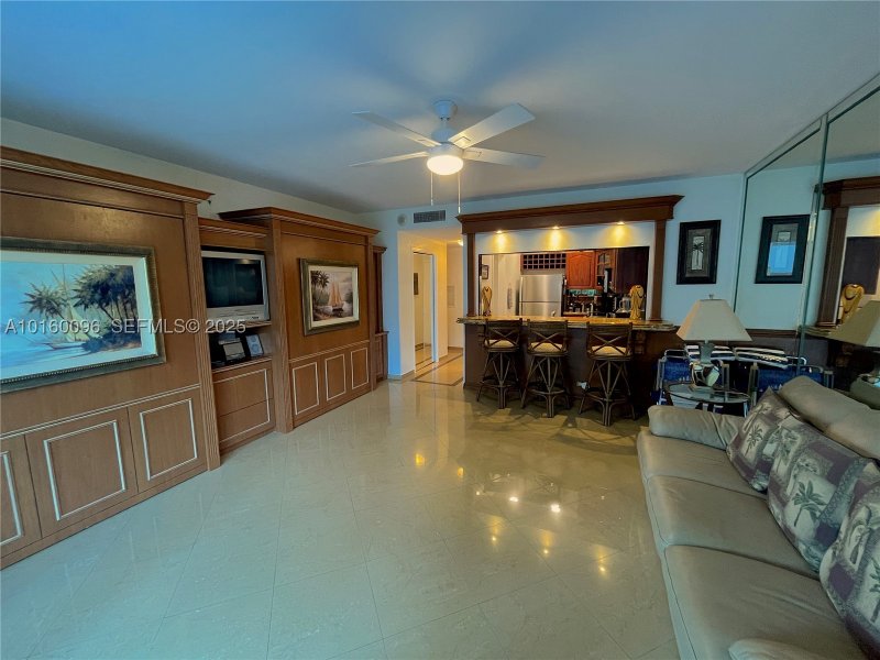 Apartment for rent at Alexander Towers 105