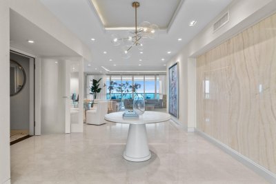 Comprar apartamento en Las Olas Beach Club 2703