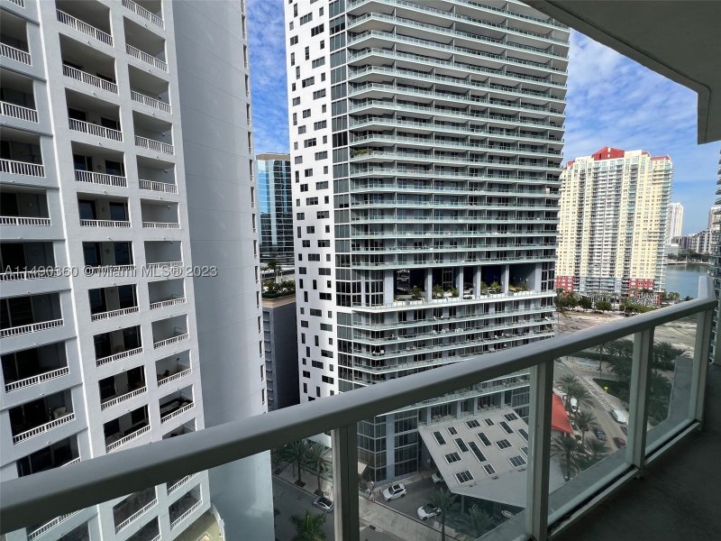 Comprar apartamento no Emerald Brickell 1806