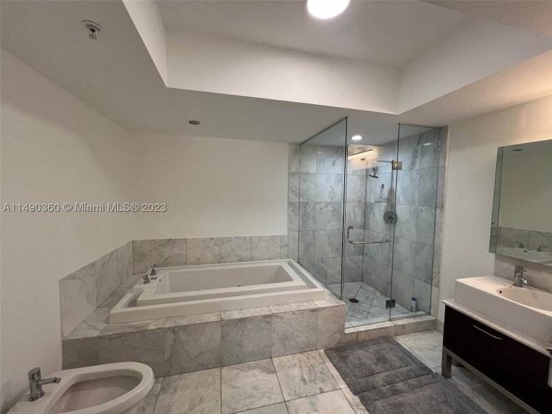 Comprar apartamento no Emerald Brickell 1806
