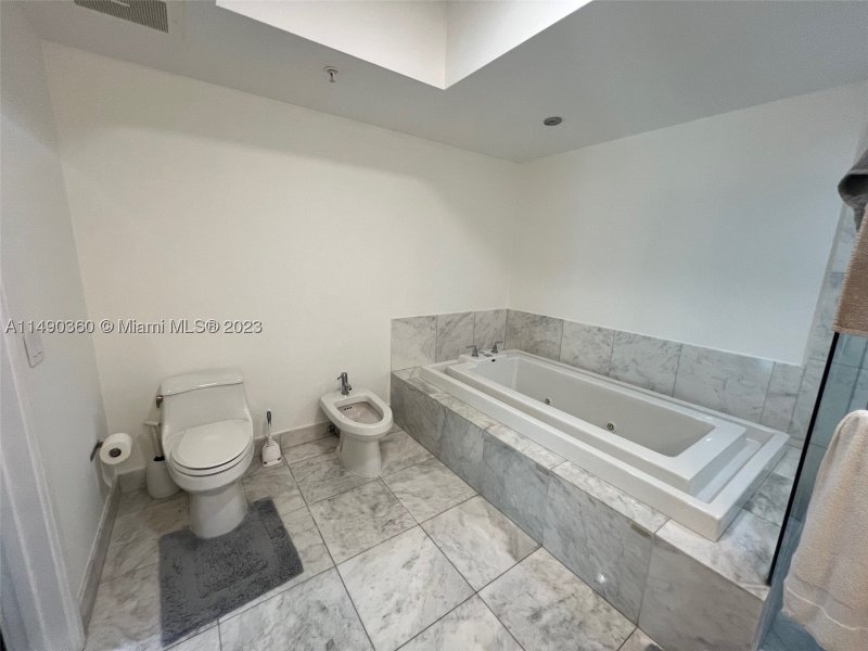 Comprar apartamento no Emerald Brickell 1806