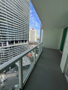 Comprar apartamento no Emerald Brickell 1806