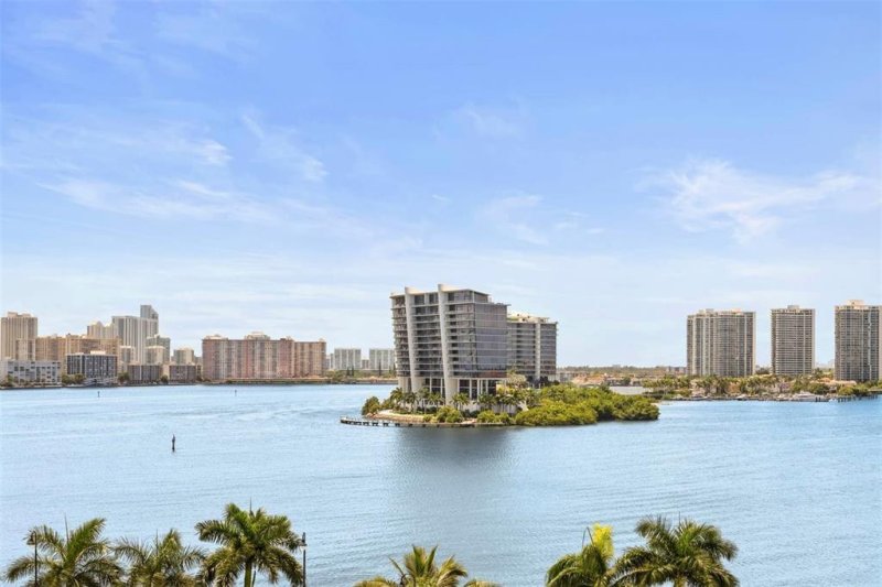 Apartment for rent at Mystic Pointe 500 910