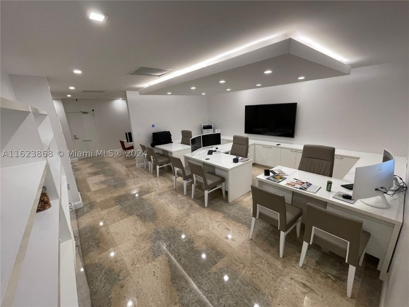 Condo for sale at Hallmark of Hollywood 212