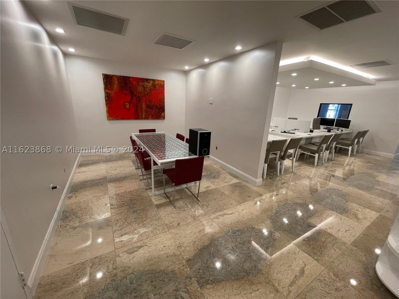Condo for sale at Hallmark of Hollywood 212