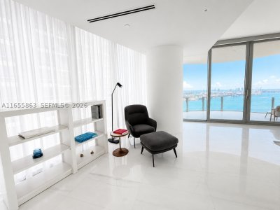 Comprar apartamento no Aston Martin Residences 3201