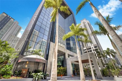 Comprar apartamento no The Club At Brickell Bay 520 A-D