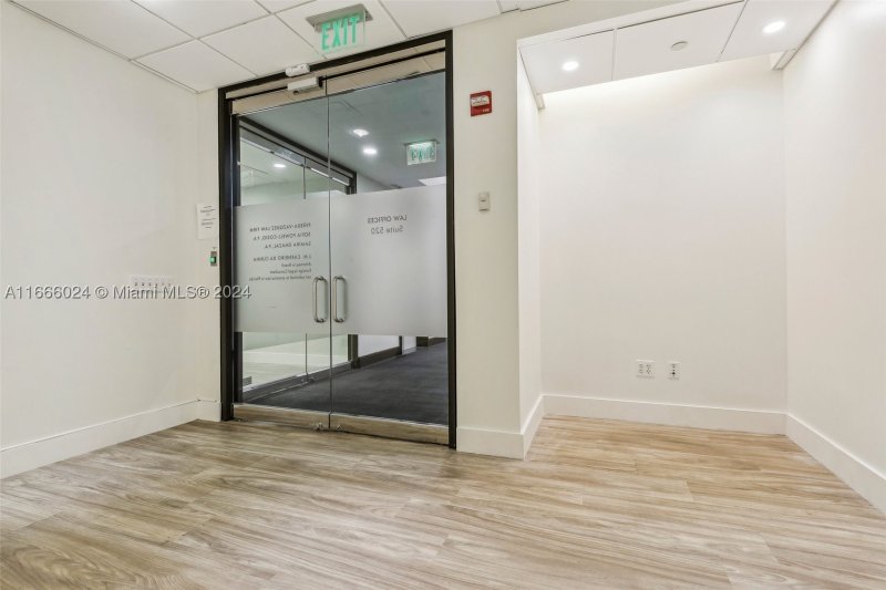 Comprar apartamento no The Club At Brickell Bay 520 A-D