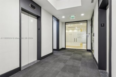 Comprar apartamento no The Club At Brickell Bay 520 A-D