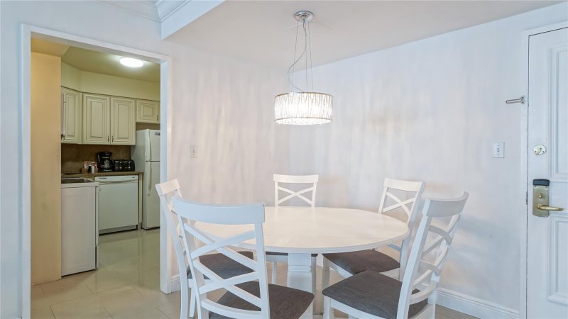 Condo for sale at The Alexander 1417