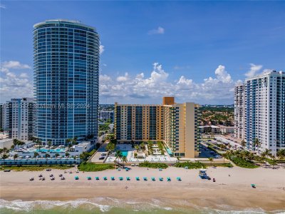 Alquiler de apartamento en The Wave Condo L11 (Availab