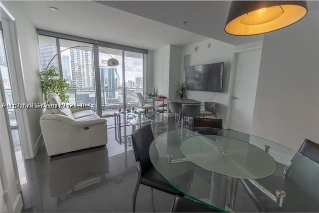 Comprar apartamento en Mint at Riverfront 1802