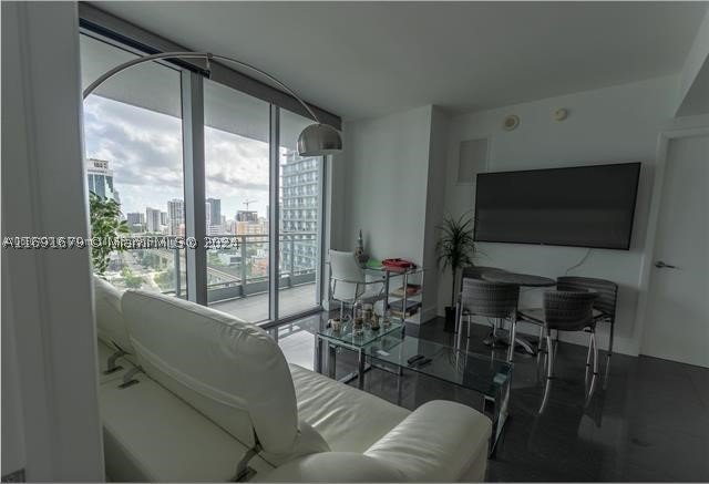 Comprar apartamento en Mint at Riverfront 1802