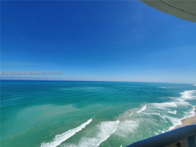 Comprar apartamento no Trump Tower One 3601