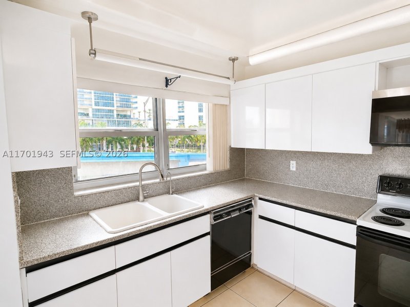 Condo for sale at Imperial Towers 401