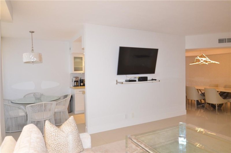 Condo for sale at Turnberry Towers 7-L