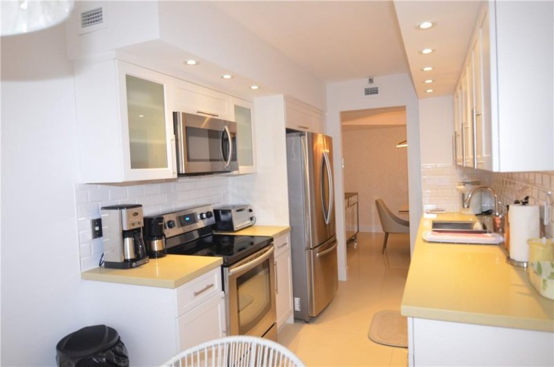 Condo for sale at Turnberry Towers 7-L