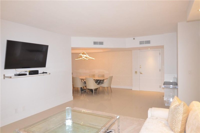 Condo for sale at Turnberry Towers 7-L