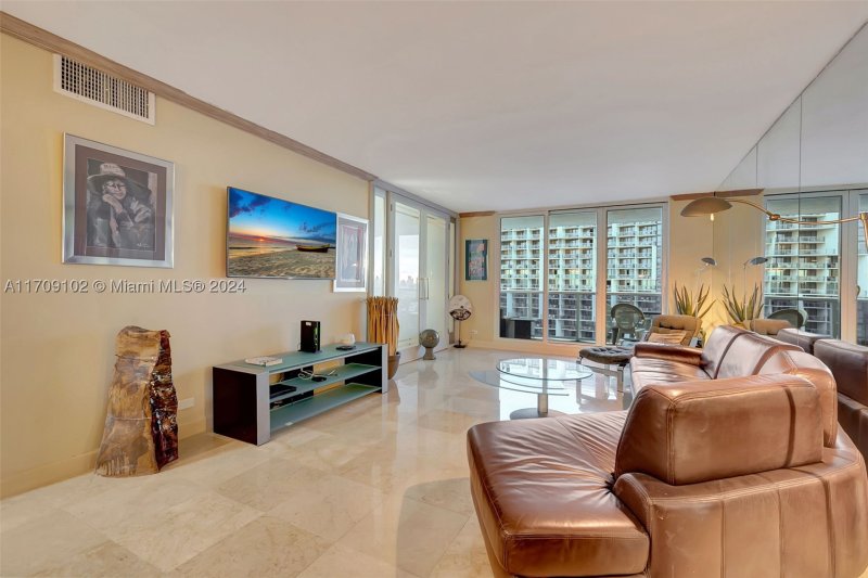 Alquiler de apartamento en Roney Palace 1206