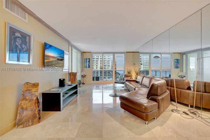 Alquiler de apartamento en Roney Palace 1206