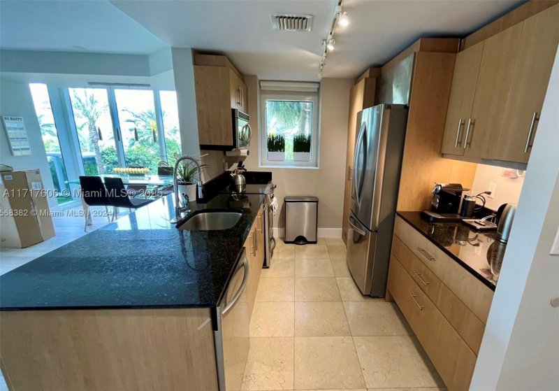 Condo for sale at Harbour House 331