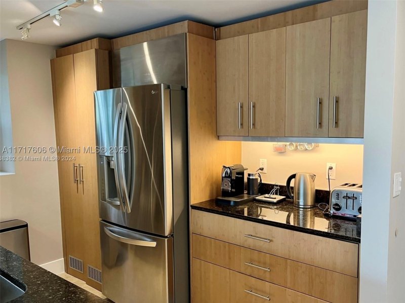 Condo for sale at Harbour House 331
