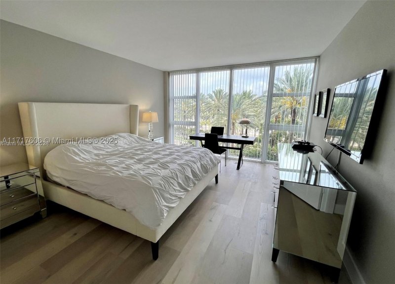 Condo for sale at Harbour House 331