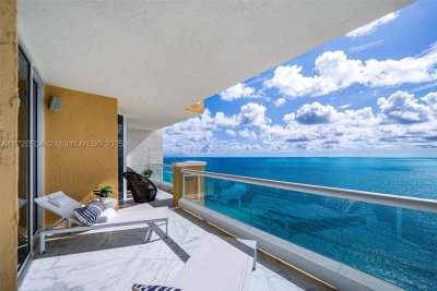 Comprar apartamento no Acqualina Resort & Spa 2602