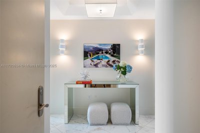 Comprar apartamento no Acqualina Resort & Spa 2602