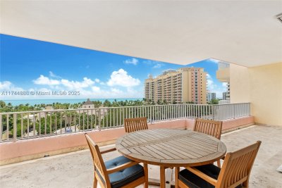 Comprar apartamento no Club Tower Two 705/805