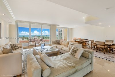 Comprar apartamento no Club Tower Two 705/805
