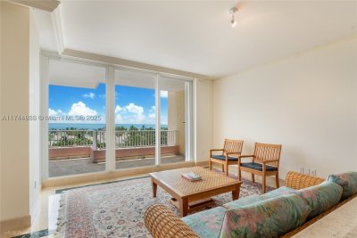 Comprar apartamento no Club Tower Two 705/805