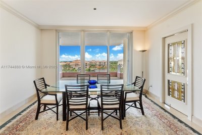 Comprar apartamento no Club Tower Two 705/805