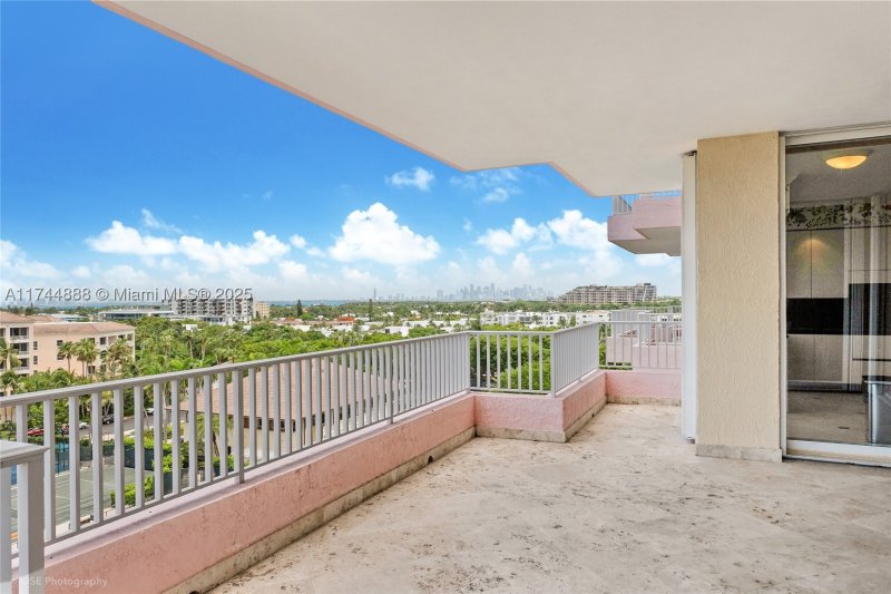 Comprar apartamento en Club Tower Two 705/805