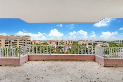 Comprar apartamento no Club Tower Two 705/805