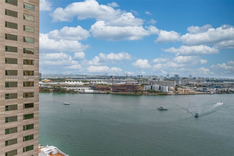 Comprar apartamento en One Miami West Tower 2402