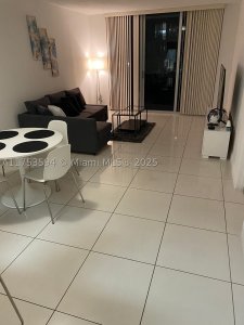 Comprar apartamento no Opera Tower 2905