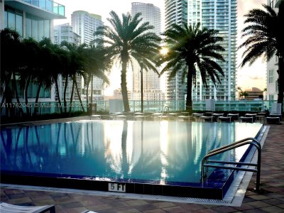 Comprar apartamento no Brickell on the River North 2611