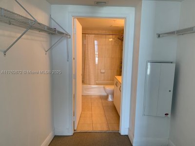 Comprar apartamento en Opera Tower 2215