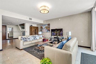 Comprar apartamento no Mei Miami Beach Condo 1704