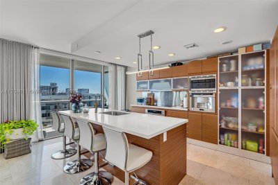 Comprar apartamento no Mei Miami Beach Condo 1704
