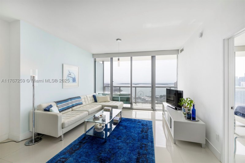 Condo for sale at Marina Blue 4306