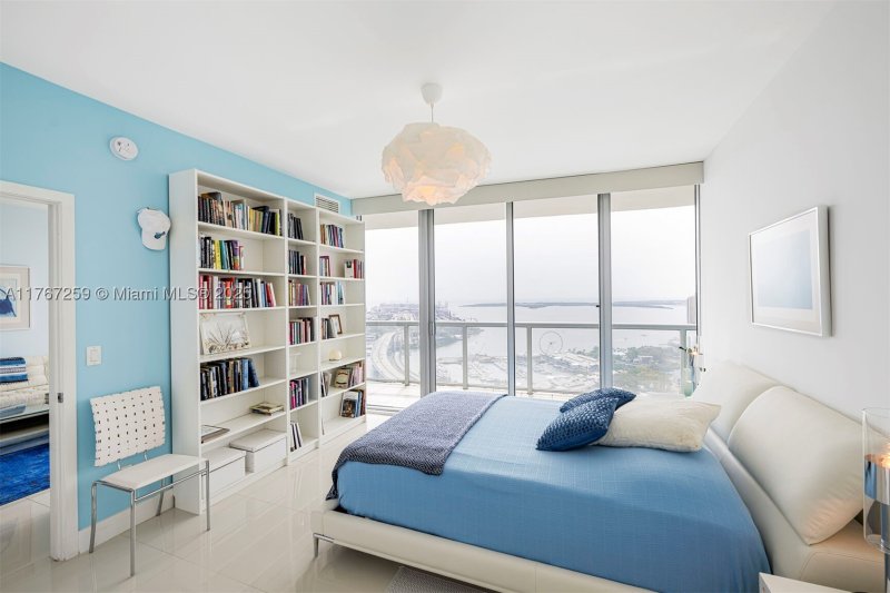 Condo for sale at Marina Blue 4306