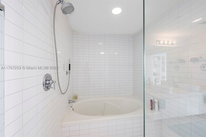 Condo for sale at Marina Blue 4306