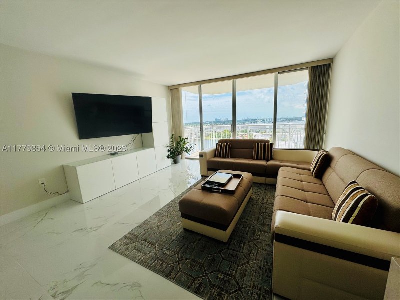Comprar apartamento en Del Prado South Tower 1503