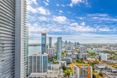 Aluguel de apartamento no Paraiso Bayviews 3307