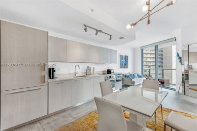 Aluguel de apartamento no Paraiso Bayviews 3307